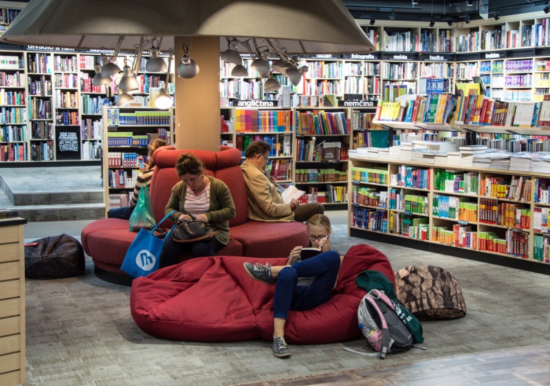 ecommerce-ST MARTIN D ENTRAUNES-min_books_bookstore_book_reader_readers_reading_shop_sale_books-849006